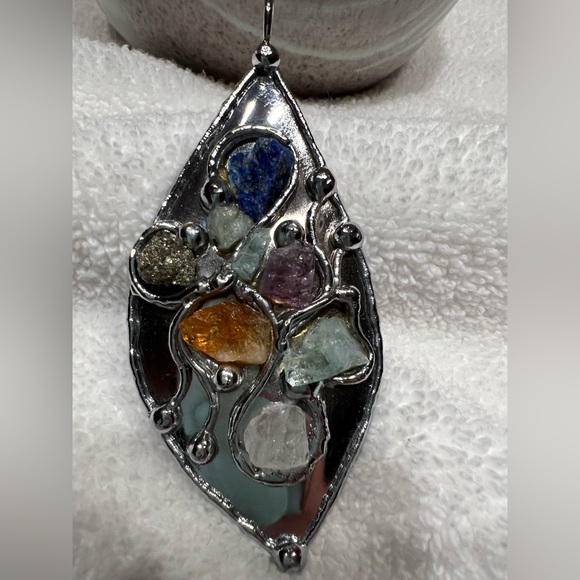 Multi stone silver toned pendant - Picture 5 of 5